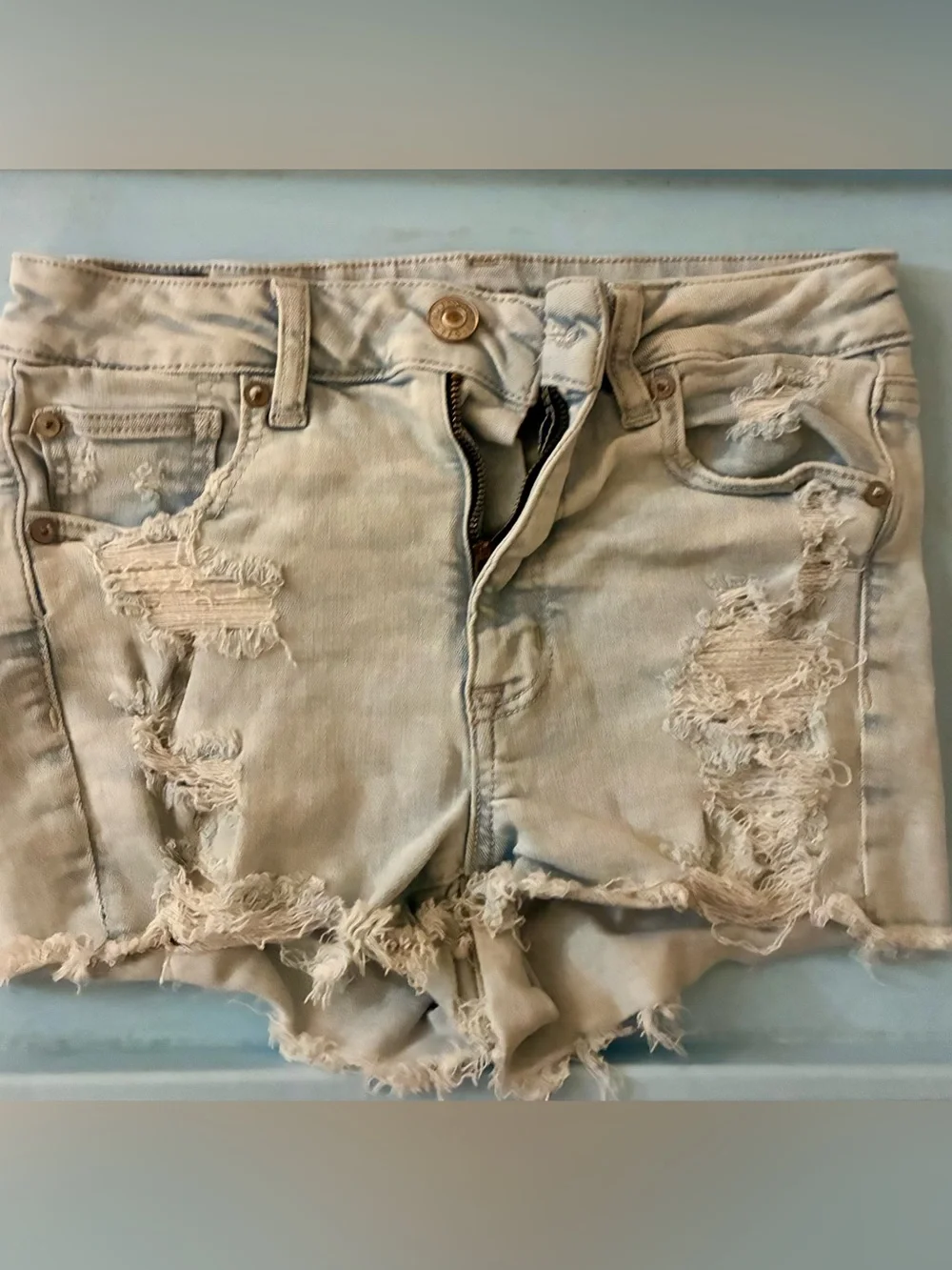 AMERICAN EAGLE Distressed Women's Denim Shorts in light blue 🌸